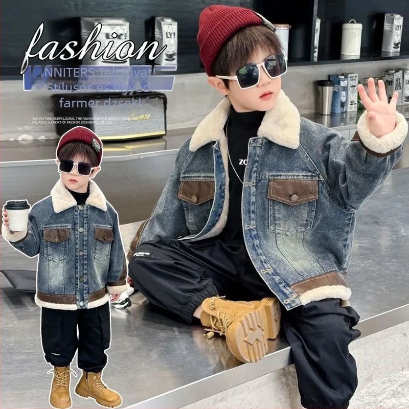 Gyerekeknek készült poliészter kabát fleece-béléssel, hosszú ujjú, középméretű