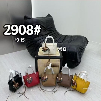 PU anyagú női crossbody táska, horizontálisan négyszögletes forma, cipzáras záródás, belső cipzáras zseb, poliészter bélés
