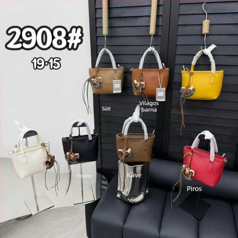 PU anyagú női crossbody táska, horizontálisan négyszögletes forma, cipzáras záródás, belső cipzáras zseb, poliészter bélés