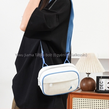Városi egyszerűségű crossbody táska, Dupont mosott anyag, horizontális négyzet alakú forma, cipzáros nyitás, belső telefon-tartó, poliészter bélés