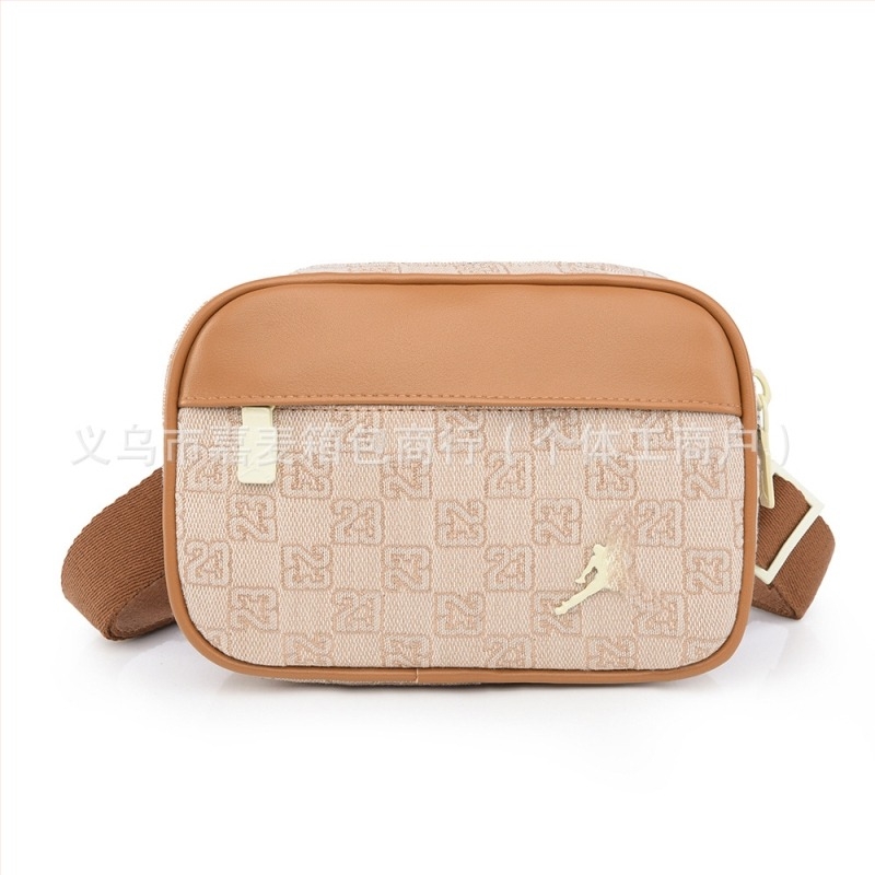 Városi egyszerűségű crossbody táska, Dupont mosott anyag, horizontális négyzet alakú forma, cipzáros nyitás, belső telefon-tartó, poliészter bélés