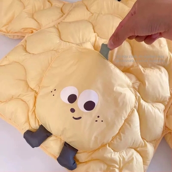 Gyermekeknek szóló könnyű meleg kabát őszi-téli időszakra, casual stílusban, 8 éves kor felett; Töltet: Silk Cotton (Poliészter rost); Fő anyag: Vinylon 100%; Belső: Vinylon 100%; Tél 2024