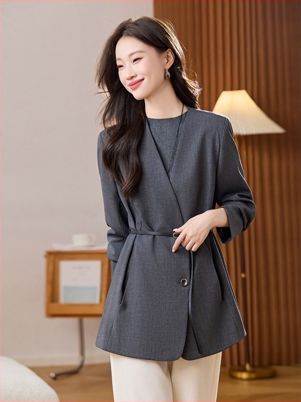 Női kosztüm dzseki, V-nyakú, egyrészes gombolású, középhosszú, poliészter (95%+)