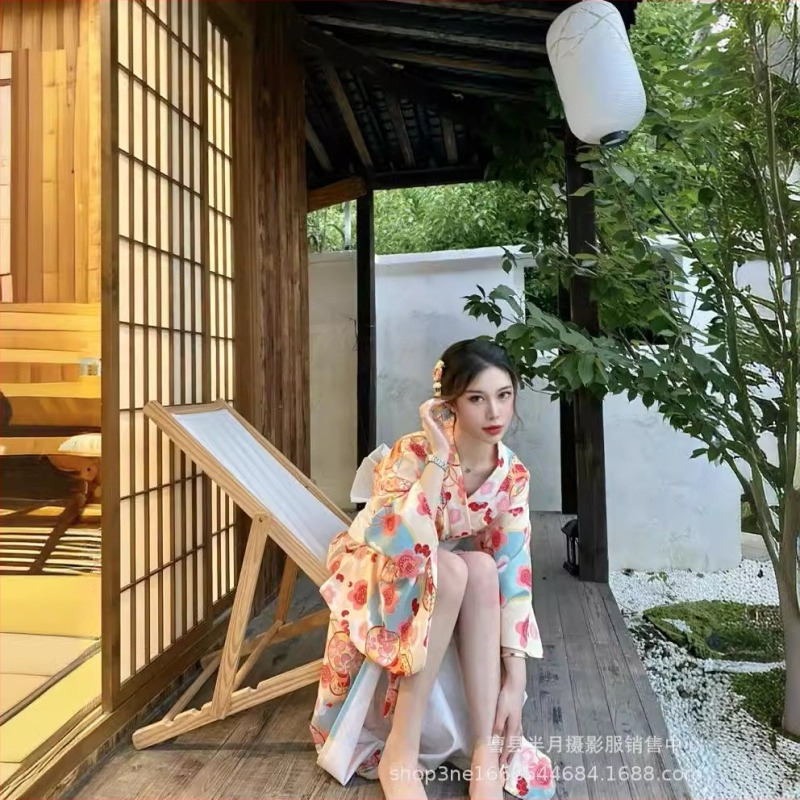 Kimono-stílusú női formaruha fotózáshoz, hagyományos japán ihletésű tavasz 2023; anyag: kiváló minőségű dupla réteg kendermintával; poliészter 95%+; életkor 18–24