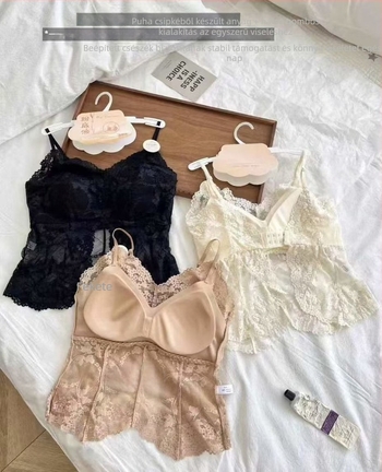 Csipkés nyakpántos bustier felső, alacsony hátsó halterrel, rögzített kosarak, virágmintás, nylon/poliamid