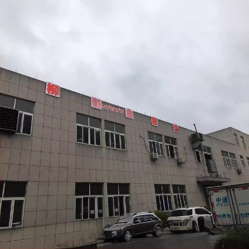 Gyapjú pulóver kerek nyakúval, hosszú ujjú, elegáns városi stílus, őszi 2025