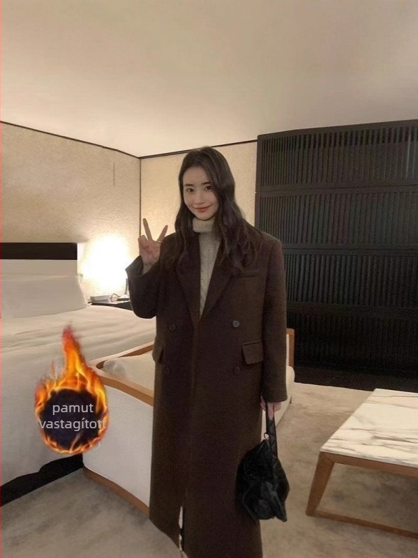 Női vastag hosszú kabát, koreai-japán lazább stílus, poliészter 95%+, térd fölötti hossz, egysoros gombolás