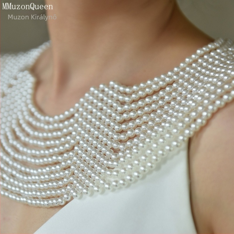 Kézzel horgolt válllánc ruhához műgyöngyökkel VG116 | Technika: kézi horgolás; Stílus: Elegáns társasági hölgy; Funkció: Díszítés