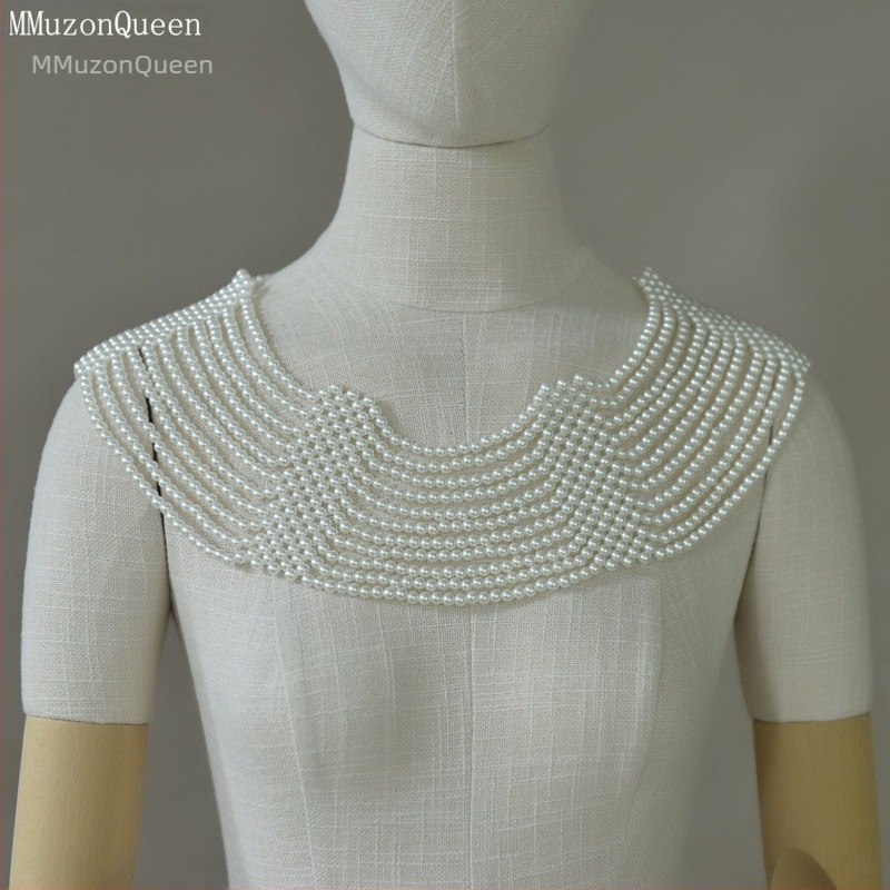 Kézzel horgolt válllánc ruhához műgyöngyökkel VG116 | Technika: kézi horgolás; Stílus: Elegáns társasági hölgy; Funkció: Díszítés