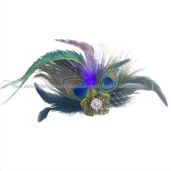 Páva tollas hajcsat, kézzel készített fejékszer, természetes anyag, szövött kivitelezés, modern minimális stílus