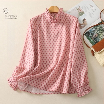 Női hosszú ujjú blúza csipkés gallérral és mintával; akril szálból; 95%+ fő anyag; spandex <30%; pulóver stílus; tavasz–nyár 2025