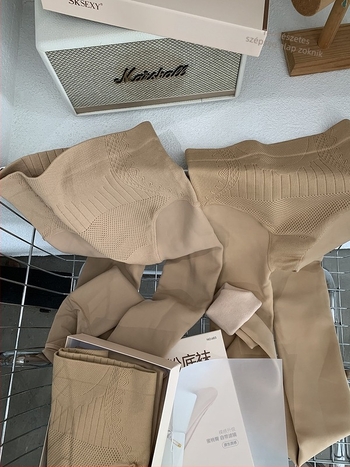 Egyrészes fleece-béléses leggings, magas derekú haskontroll, nylon anyag, vastag