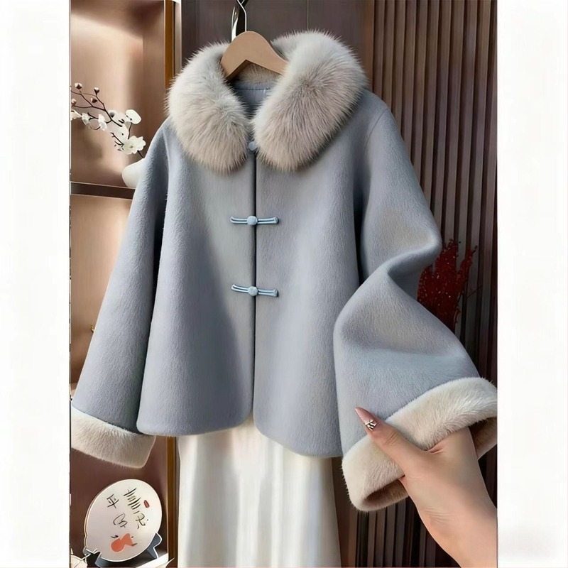 Női gyapjú kabát Mink szőrrel a gallérján, patchwork, álló gallér, háromgombos zárás