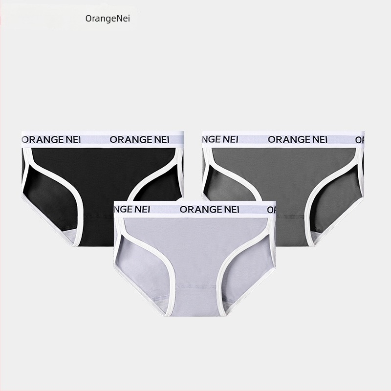 Női alsónemű – lélegző Modal anyag (90–95%), belső réteg Mulberry Silk (<30%), középmagas derekú, mintázat színben harmonizált