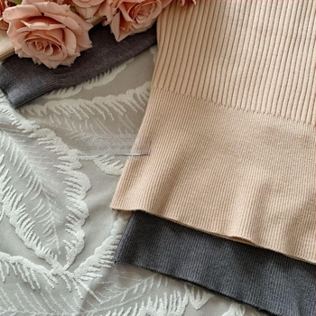 Kötött pulóver akril szálból, karcsúsított szabás, félmagas gallér, hosszú ujjú