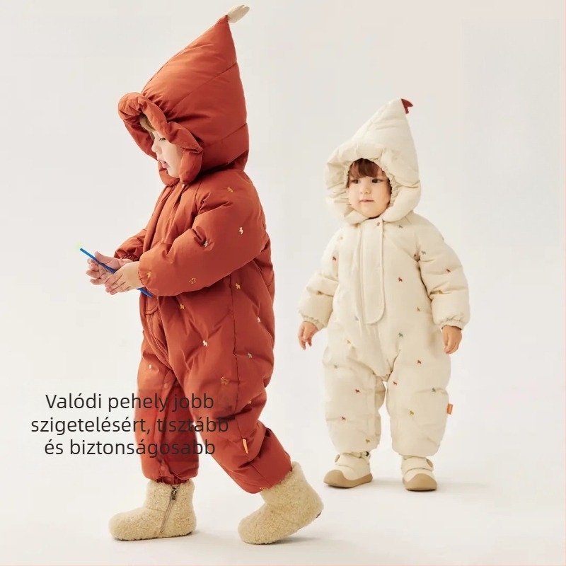 Gyermekeknek készült egybeöltözet pehelytöltettel, fehér kacsapuh 86–90% töltet; külső és bélés anyag 100% poliészter; alkalmas 0–1 éves korú újszülötteknek; gallér nélkül
