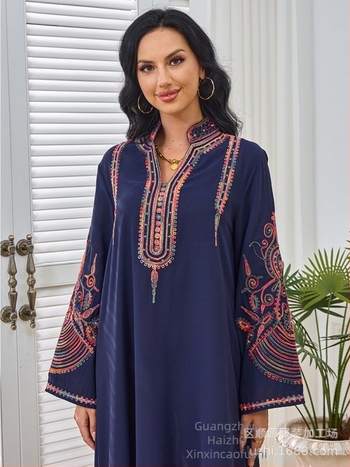 Hímzett abaya ruha hosszú ujjúval, A-vonalú sziluett, polo gallér, poliészter Lyocell-keverék (<30%)