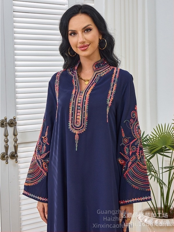 Hímzett abaya ruha hosszú ujjúval, A-vonalú sziluett, polo gallér, poliészter Lyocell-keverék (<30%)