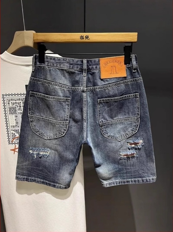 Férfi patchwork denim rövidnadrág — retro, egyenes szabású capri hossz, diagonális zsebek és szakadt dizájn; pamut 68.2%, poliészter 12.7%, viszkóz 19.1%
