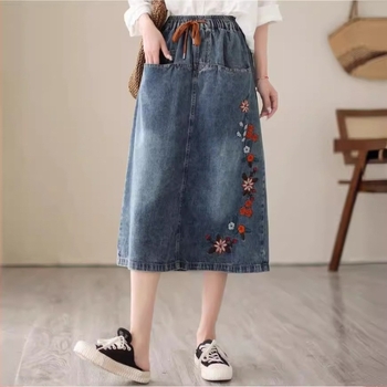 Denim A-vonalú midi szoknya hímzéssel, vintage etnikus stílus