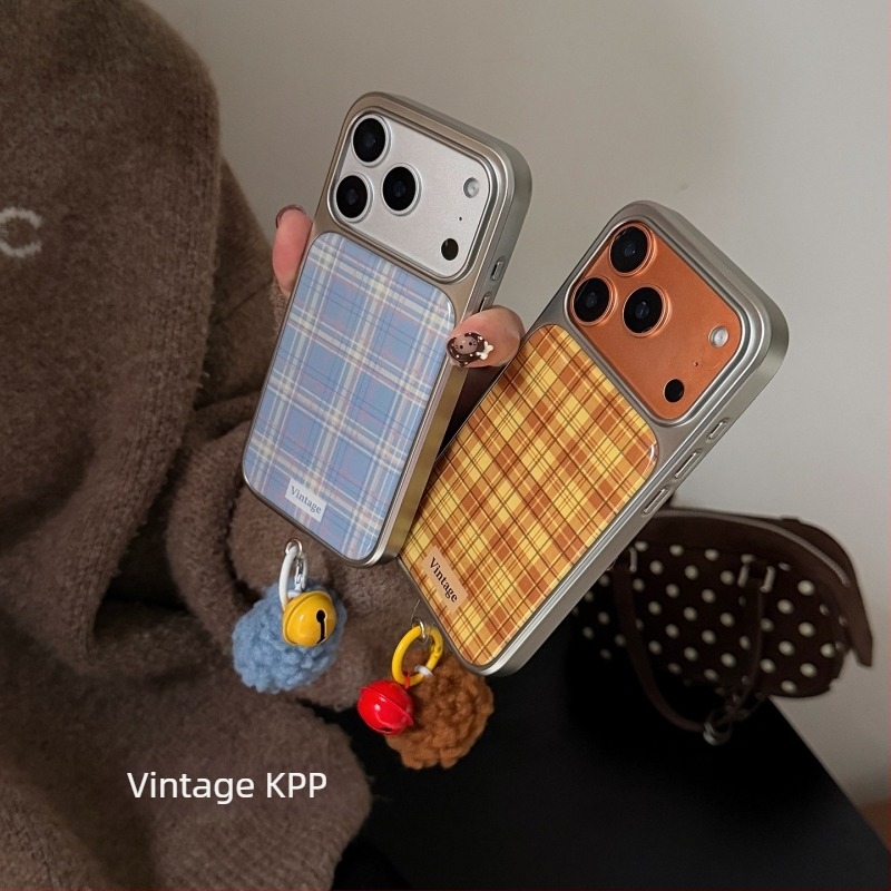 Retro színblokkok narancs-kék kockás mintával iPhone 13/14/16/17 Pro/Max számára, domborított felületű védőtok esésvédelmi funkcióval