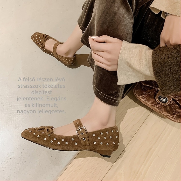 Mary Jane cipők hegyes orrú, juh velúr felső, 1–3 cm alacsony sarok, csatolás, juhbőr bélés