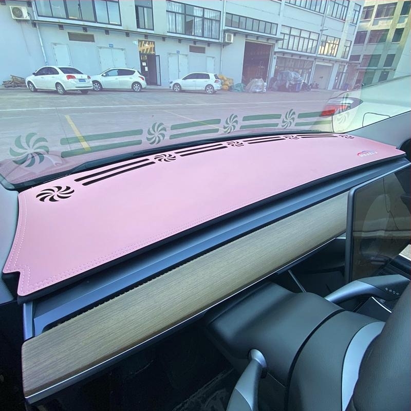 Bőr belső műszerfal anti-glare matrica Tesla Model 3/Y-hez, márkalogo nyomtatás, engedélyezett magánmárka