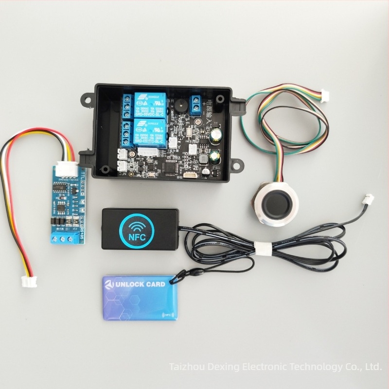 Ujjlenyomat-alapú Modbus RTU kommunikáció, RS-485 támogatás, ipari érintőképernyős PLC-vezérlő relével