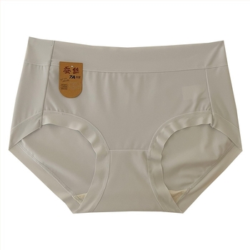 Női Ice Silk alsónemű – középmagas derekú, láthatatlan vonal nélküli, fenéket emelő, lélegző