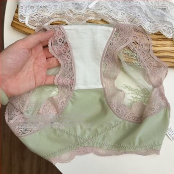 Női csipkés alsónemű, középső derék; fő anyag: nylon csipke; funkciók: lélegző, gyorsan száradó, antibakteriális; kötött anyag; pamut belső bélés