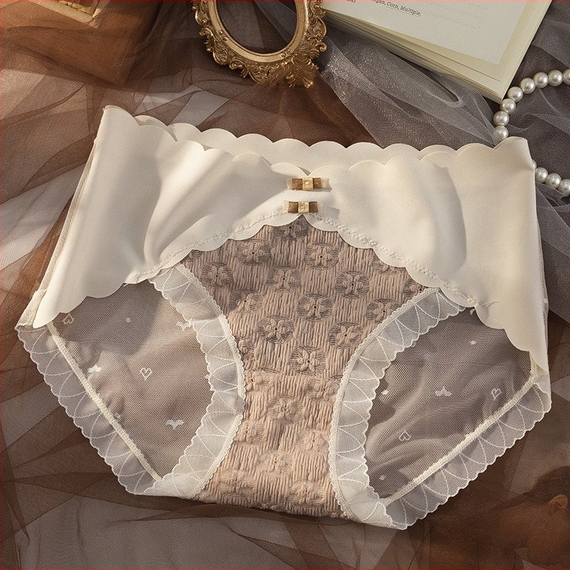 Női csipkés alsónemű Mulberry selyem intimbetéttel, középső derék, légáteresztő háló, fő anyag: nylon 90–95%, 61–70D