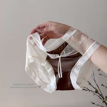 Lányoknak készült nejlon fehérnemű pamut betéttel, középmagasságú derékkal, lélegző, antibakteriális.