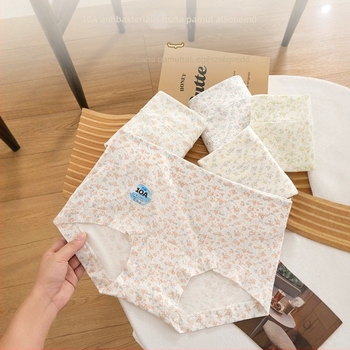 Női középmagos pamut alsónemű, virágos mintával, antibakteriális, lélegző, gyorsan száradó