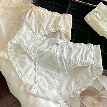 Női háromszög alakú alsónemű pöttyös mintával, középmagas derék, poliészter anyag pamuttal bélelt, lélegző és antibakteriális