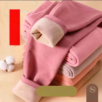 Téli alapréteg melegítő nadrág, fleece-béléssel, dupla rétegű, extrán vast anyag 501–600 g/m2, poliészter.