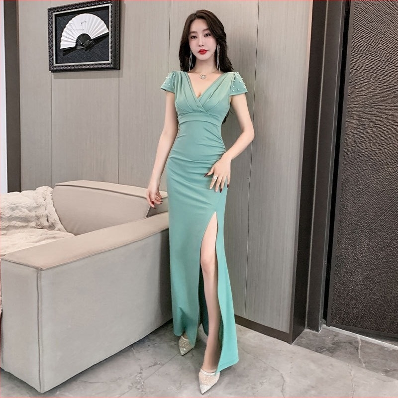 Hosszú ruha V-nyakkal és díszítő gyöngyökkel, pulóver-stílus, irodai elegancia, poliészter 90–95%