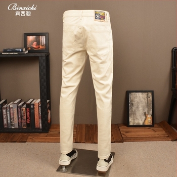Férfiaknak szóló 2025 ősz-tél retro off-white denim nadrág, rugalmas slim fit, vastag hétköznapi nadrág