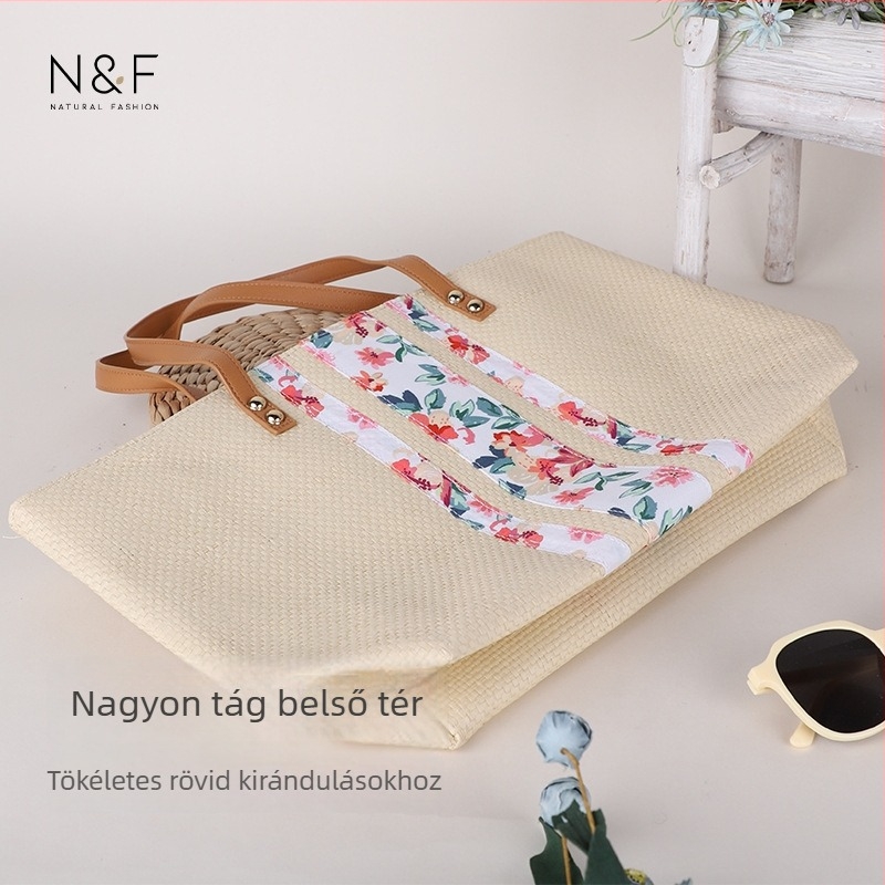 Szalma szövött tote táska csíkokkal, vízszintes négyszögletes forma, nylon bélés, friss és édes stílus