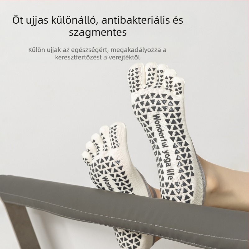 Jógaszokni Pilateshez – ötujjú, beltéri csúszásmentes, nedvszívó, pamut 70–80%, rövid szárú