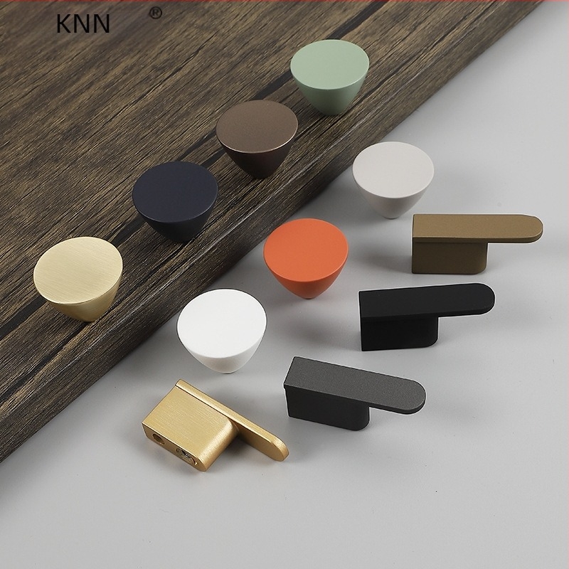 K.N.N 1891 Egylyukú fogantyú szekrényekhez, gardróbokhoz és fiókokhoz — cinkötvözet, modern minimalist stílus, bőrhatás spray felület