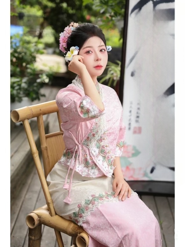 Női etnikus táncruha – anyag: akril, 90–95% összetétel, minta: 20213, bevezetés: 2025 tavasz