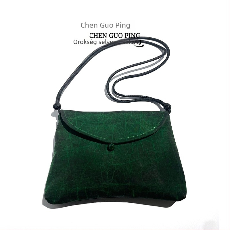 Mulberry selyem crossbody táska, envelope stílus, vízszintes négyzet alakú, zárt nyitás, irodalmi-nemzeti dizájn