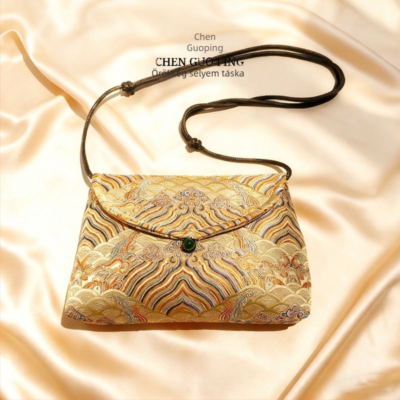 Mulberry selyem crossbody táska, envelope stílus, vízszintes négyzet alakú, zárt nyitás, irodalmi-nemzeti dizájn