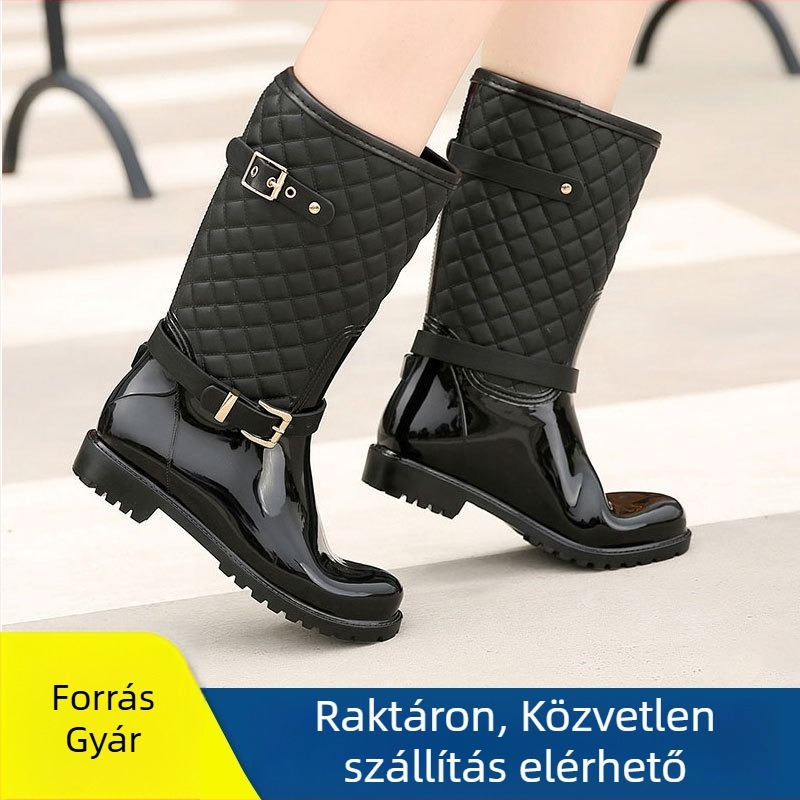 Női PVC esőcsizmák, kockás mintázat, középmagas szár, középső sarka 3-5 cm