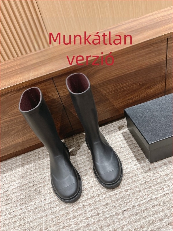 PVC esőcsizmák varrás nélküli, középmagas szár, slip-on, közepes sarkú 3-5 cm