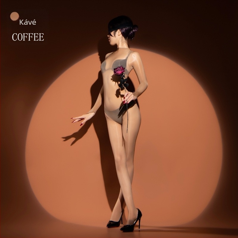 Varrat nélküli egyrészes bodystocking nyitott ágyékkal, fenékemelés, nylon 50–70%