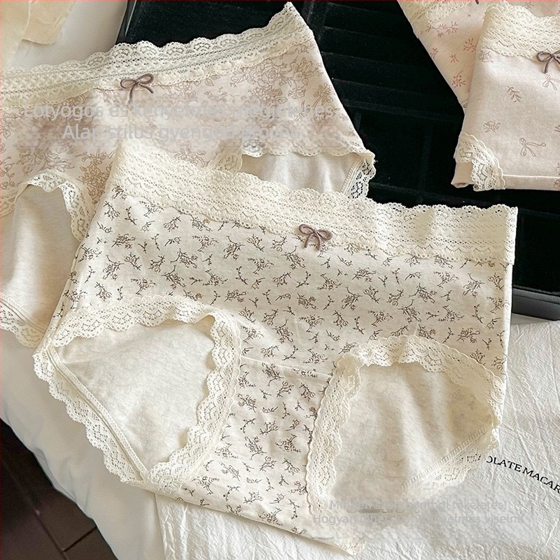 Antibakteriális pamut női alsónemű virágmintás csipkés szegéllyel, középmagas derék, csípőfedés, bővített ágyékrész
