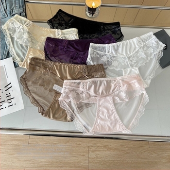 Női nylon hálószövetes alsónemű középmagas derekú, 100% pamut belső rész, virágos masni mintával, lélegző, gyorsan száradó