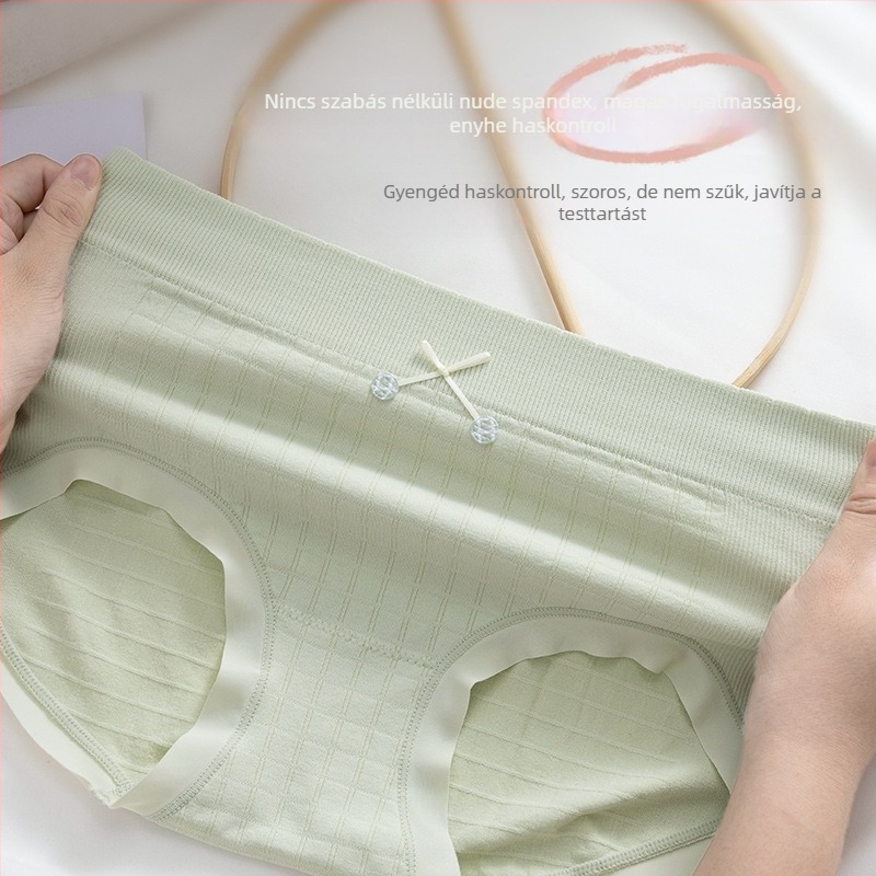 Női varrat nélküli alsónemű, középmagas derekú, nylon anyagból, a szeméremzóna alátétje Mulberry selyemmel, lélegző és kényelmes