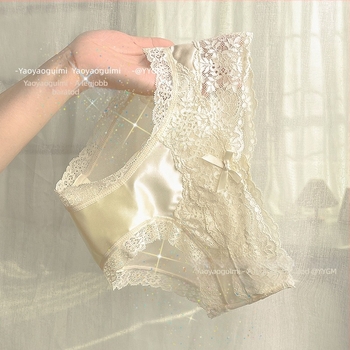 Női csipkés bugyi középmagas derekú, virágos mintával, légáteresztő, 90-95% nylon, pamut betét a kapcsán
